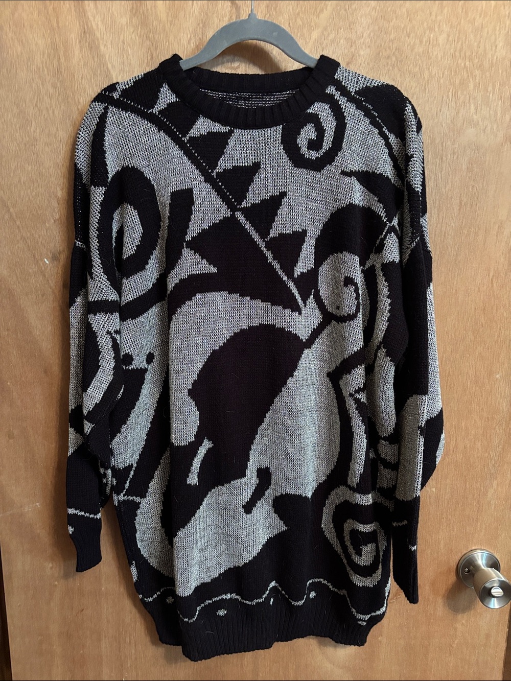 Vintage Women's Black and Gray Abstract Crewneck Sweater